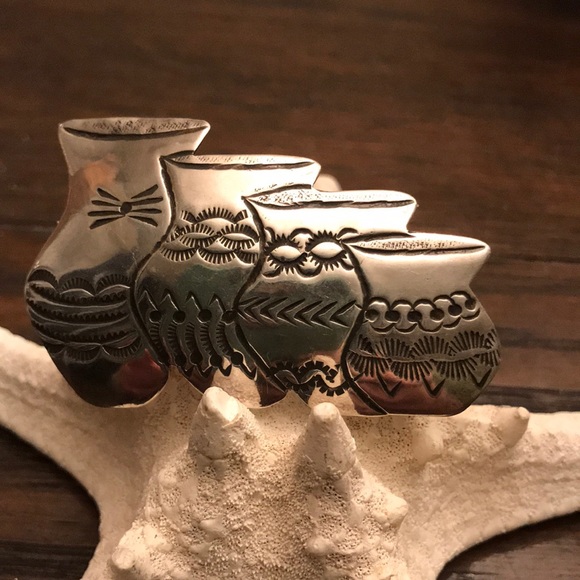 Jewelry - Sterling marked-brooch of 4 Native American pots